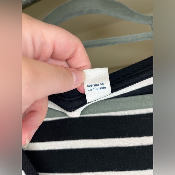 Old Navy Women’s Size XL Luxe Black and White Striped Tee - Picture 5 of 8